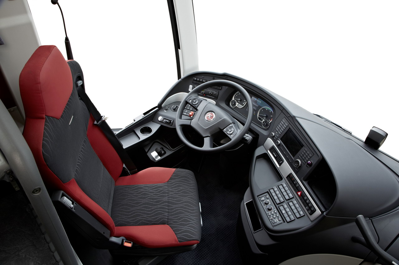 setra-comfortclass-cockpit-black